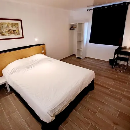 Hotel Crystal Denis Basilique 3*